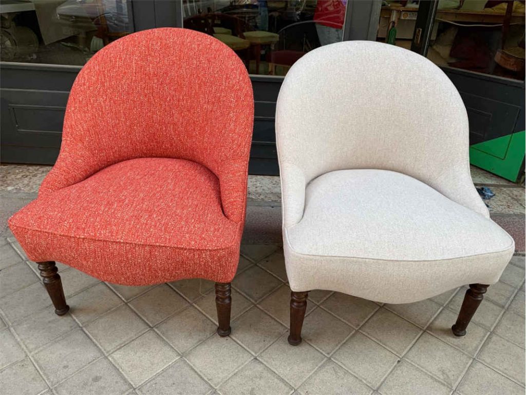 butaca pequeña roja y blanca